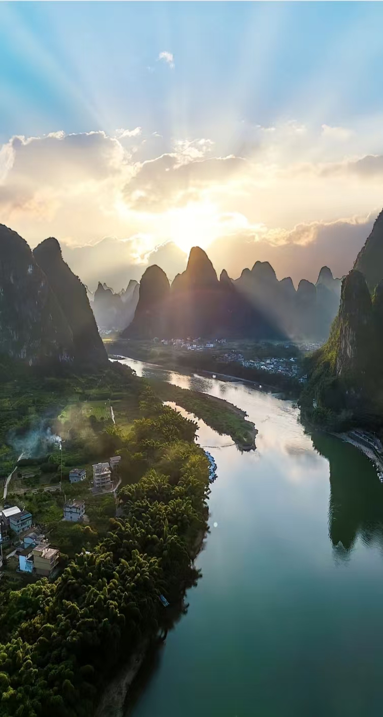 Guilin Li River | Drifting Through a Living Landscape Painting, Embracing Timeless Serenity