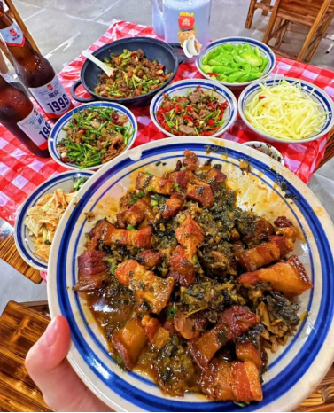 Unveiling a Gastronomic Surprise in Guilin: The Chinese Canteen Delights